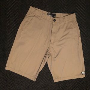 Men’s Billabong kaki shorts